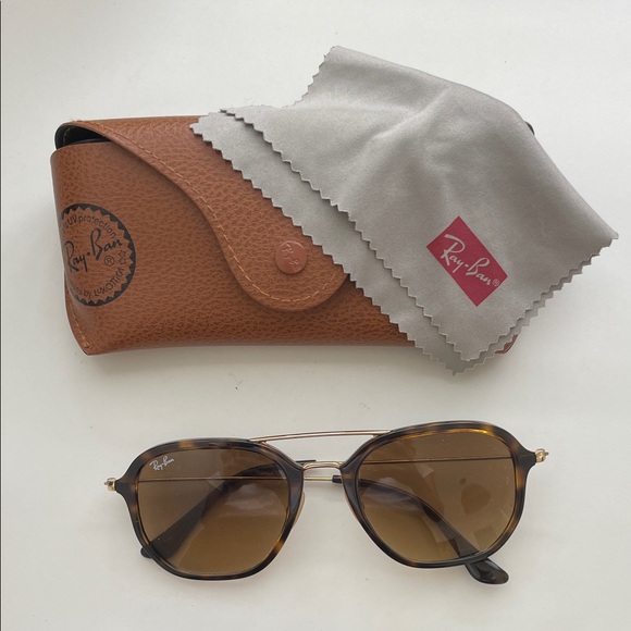 Ray-Ban Tortoise Shell Sunglasses with Tan Case - Picture 2 of 4